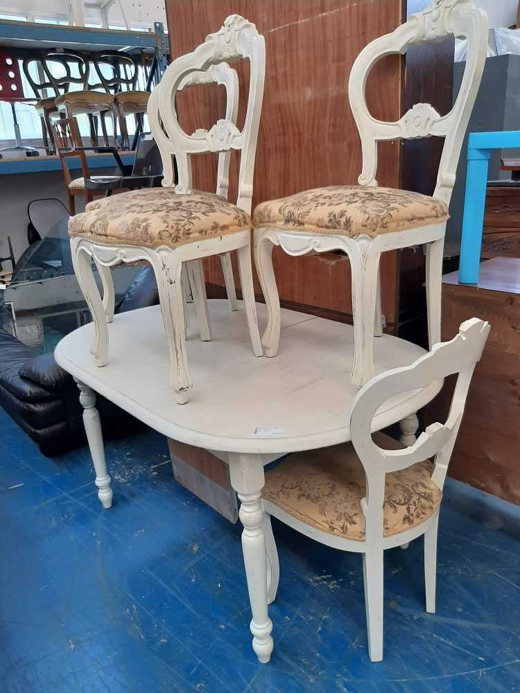 Tavolo ovale allungabile con 4 sedie