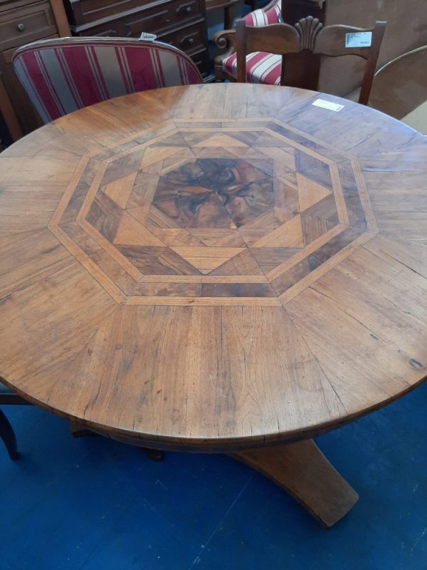 Tavolo intarsiato tondo